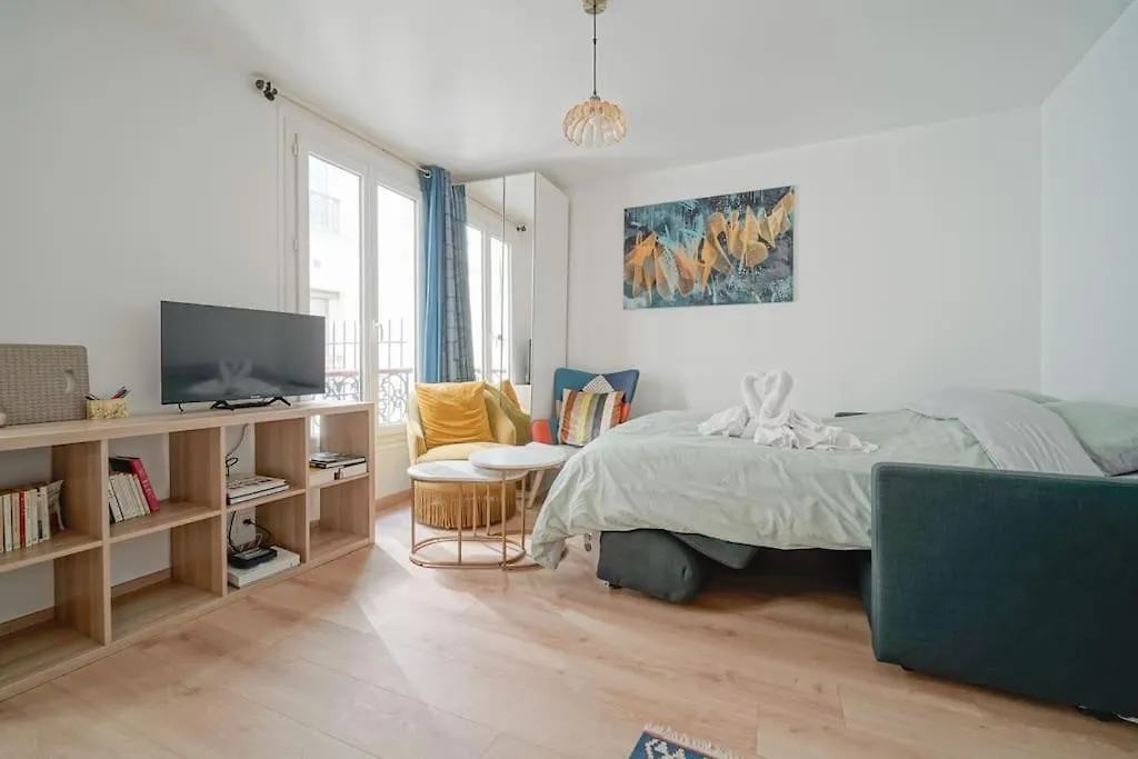 Apartment Doorman In 12th Paris